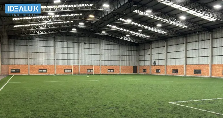 Idealux - Como escolher a iluminação para um campo de futebol society - 772x410