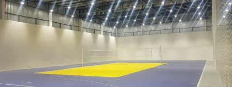 Quadra de vôlei coberta iluminada em Lages